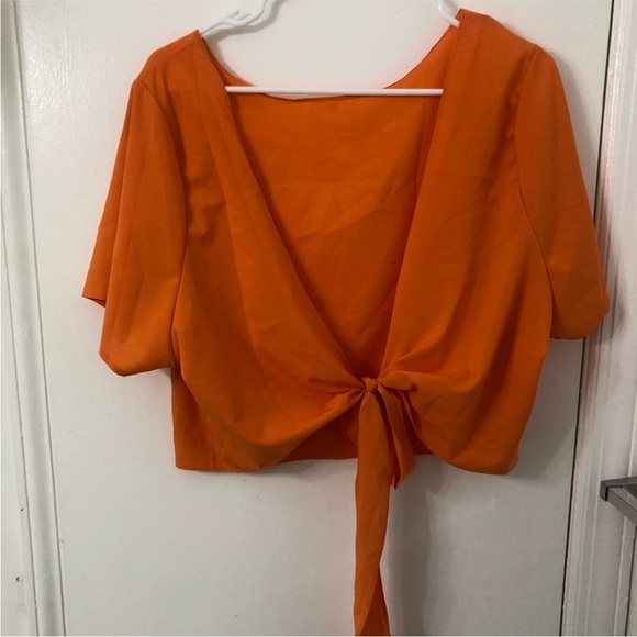 Tops 🆓 - Picture 13 of 14